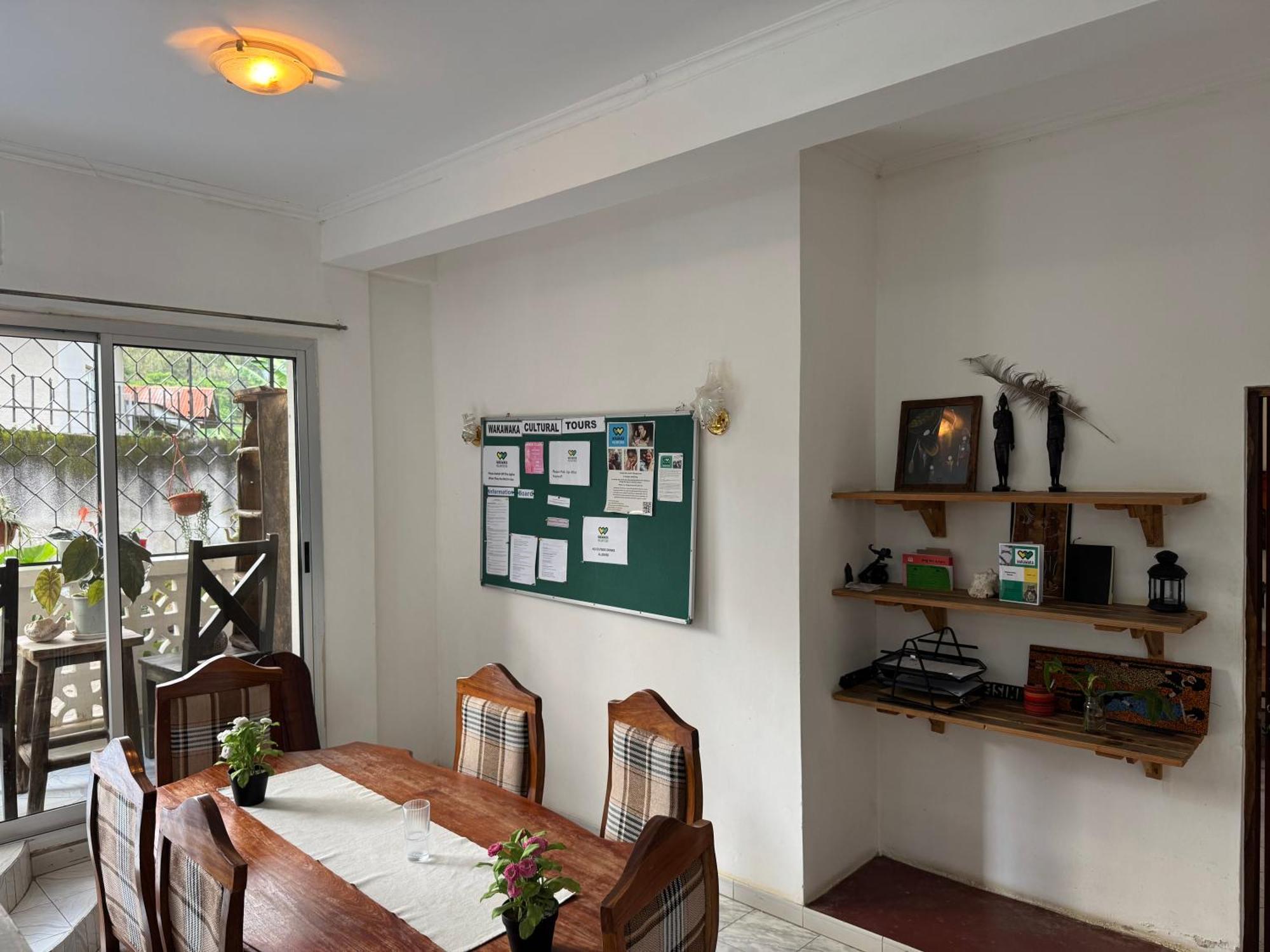 Wakawaka Hostel Arusha Esterno foto